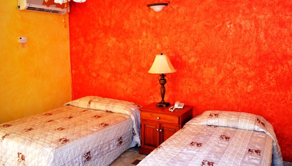 Hotel Playa Del Sol Лос-Баррилес Номер фото