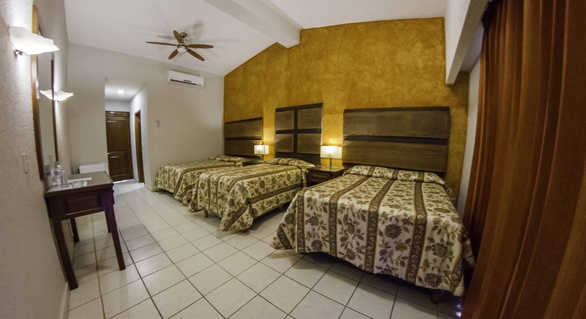Hotel Playa Del Sol Лос-Баррилес Экстерьер фото